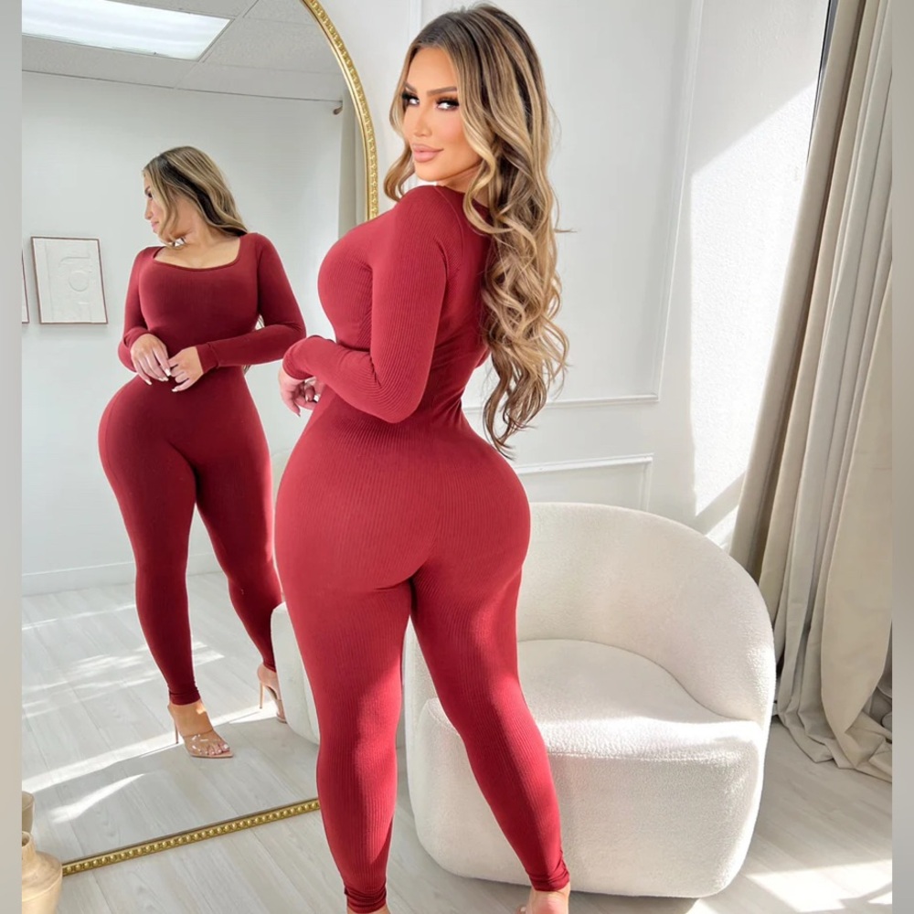 ❤️MAKE AN OFFER! SNATCHED BODY JUMPSUIT❤️ - Picture 2 of 3